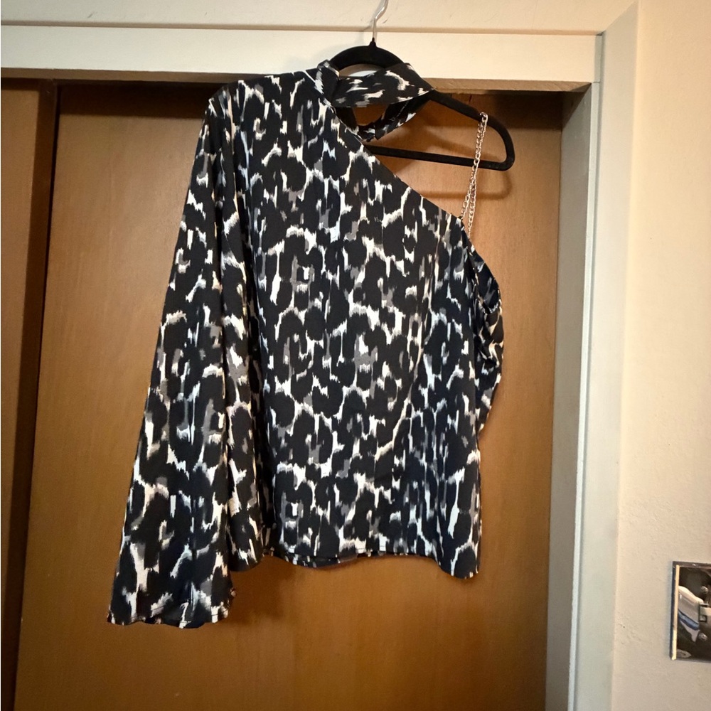 New York & Company Black and White Patterned One-Shoulder Blouse